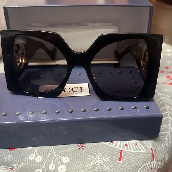 Gucci Women\'s Bold Black Sunglasses main image 7